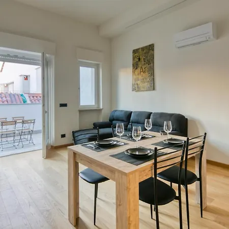 Casa Oxana Terrazzo E Comfort In Centro * 토리노